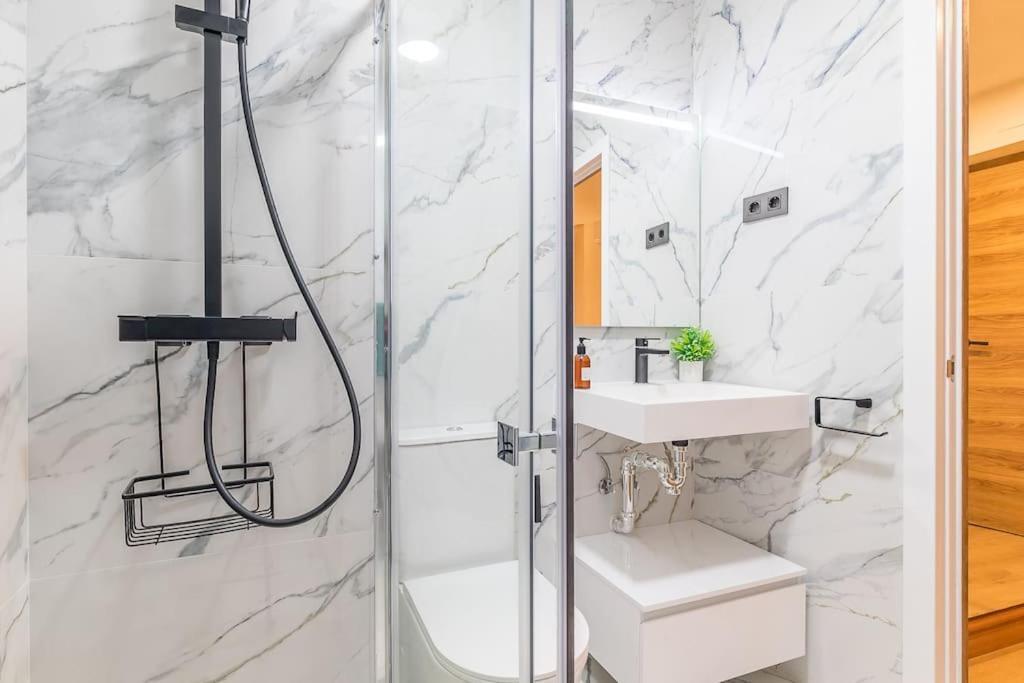 Apartamento Reformado Y Tranquilo Junto A Gran Via Madrid Esterno foto