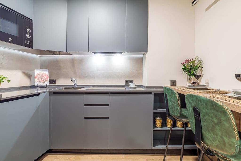 Apartamento Reformado Y Tranquilo Junto A Gran Via Madrid Esterno foto